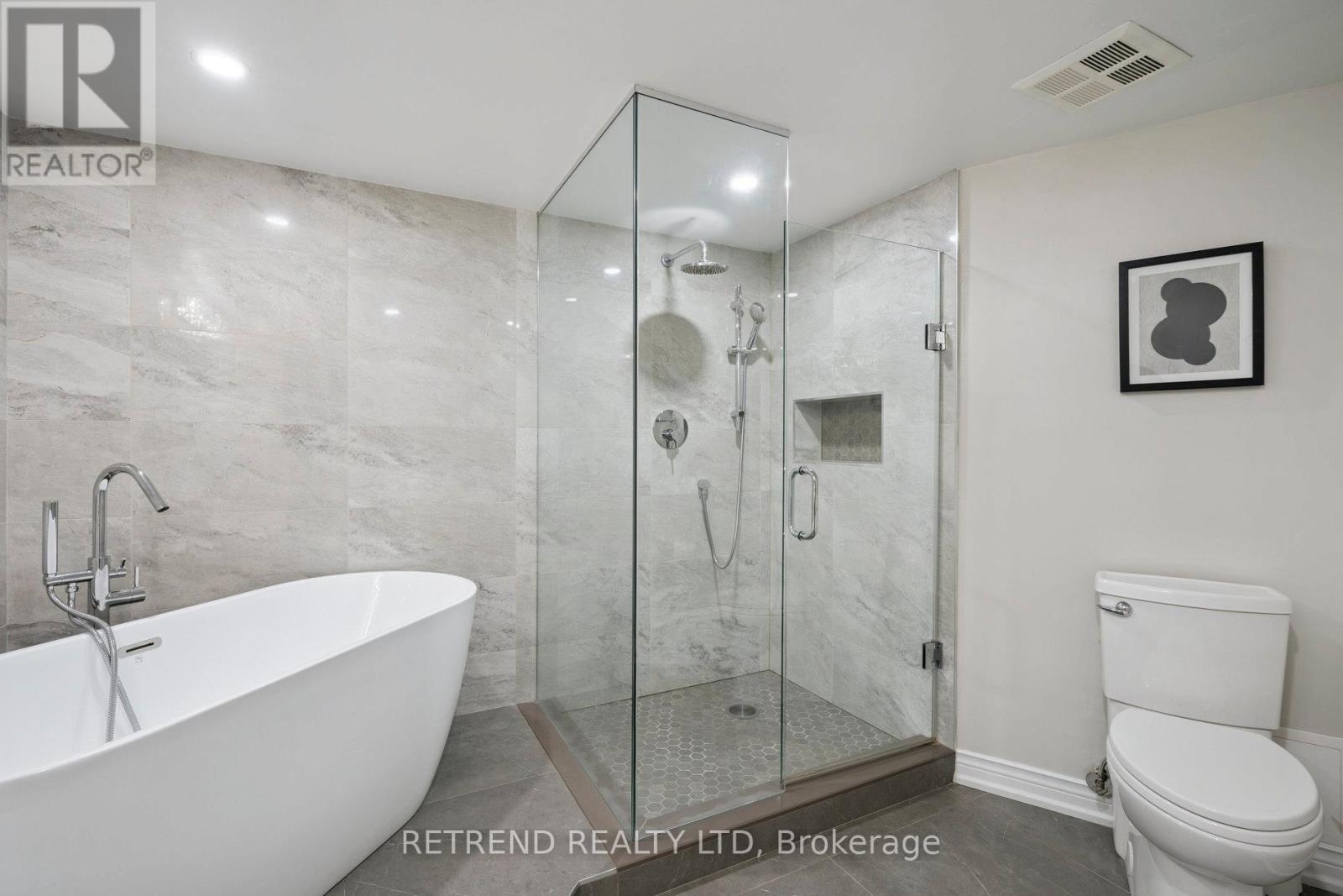 826 - 32 Clarissa Drive, Richmond Hill, ON - Indoor Photo Showing Bathroom