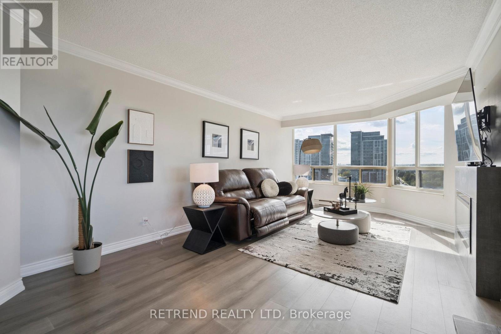826 - 32 Clarissa Drive, Richmond Hill, ON - Indoor Photo Showing Living Room