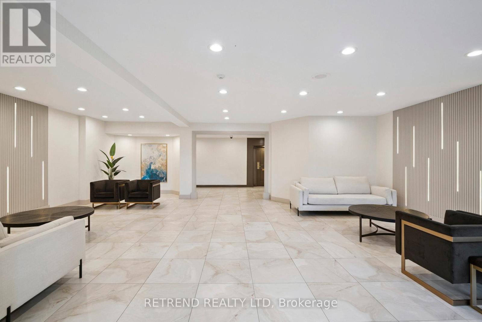 826 - 32 Clarissa Drive, Richmond Hill, ON - Indoor Photo Showing Other Room