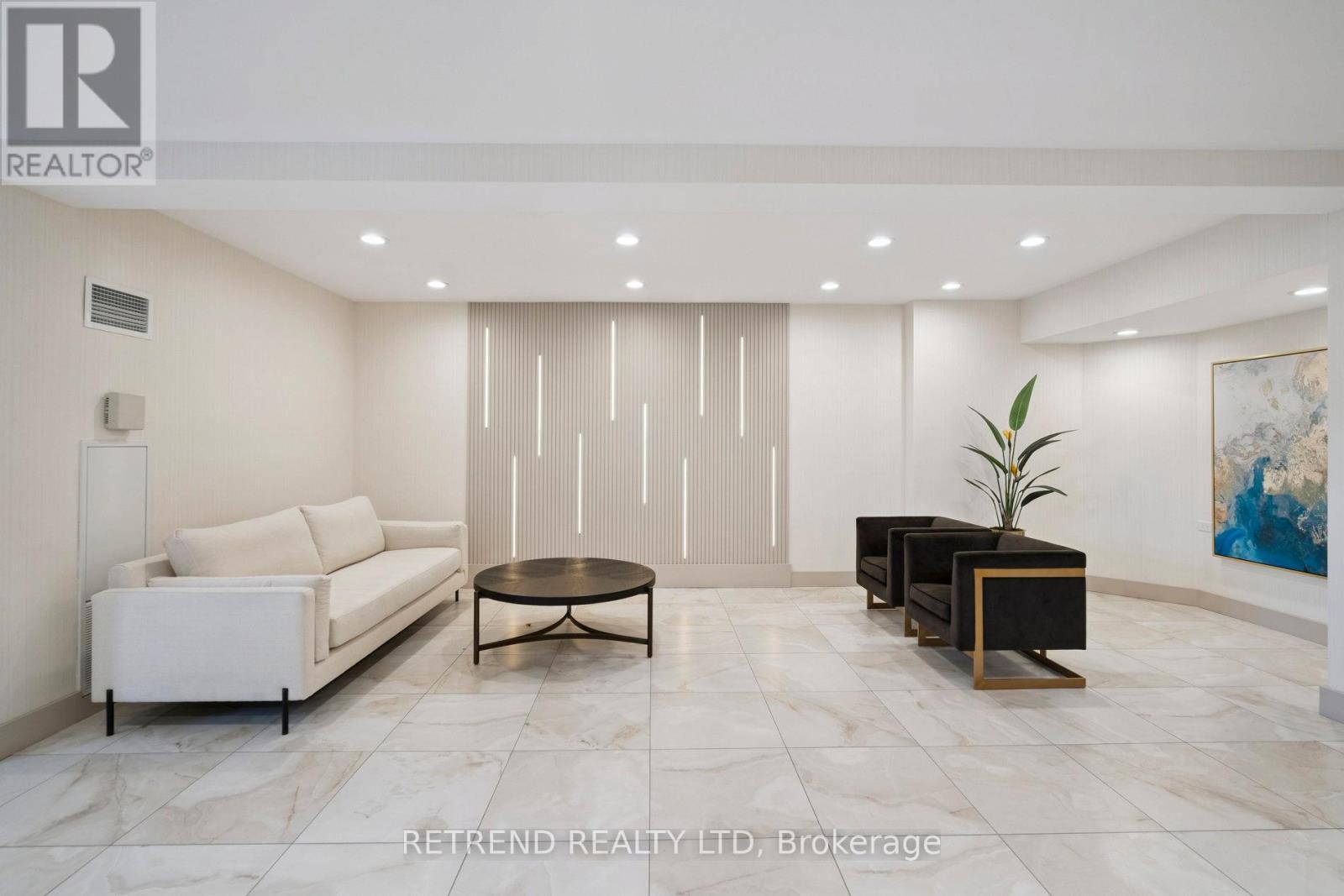 826 - 32 Clarissa Drive, Richmond Hill, ON - Indoor