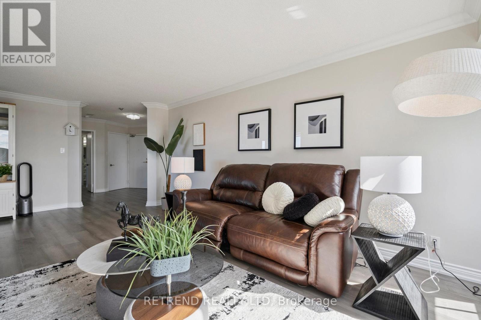 826 - 32 Clarissa Drive, Richmond Hill, ON - Indoor Photo Showing Living Room