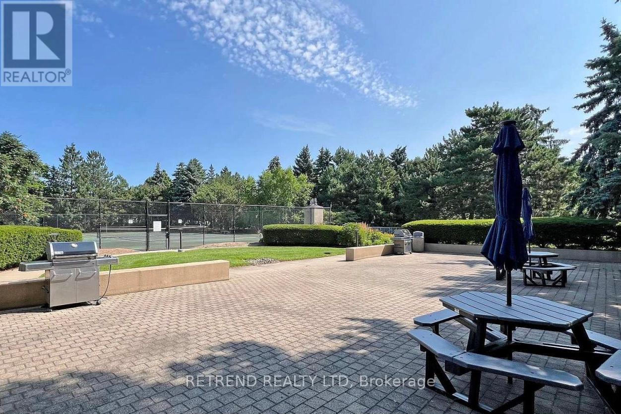 826 - 32 Clarissa Drive, Richmond Hill, ON - Outdoor