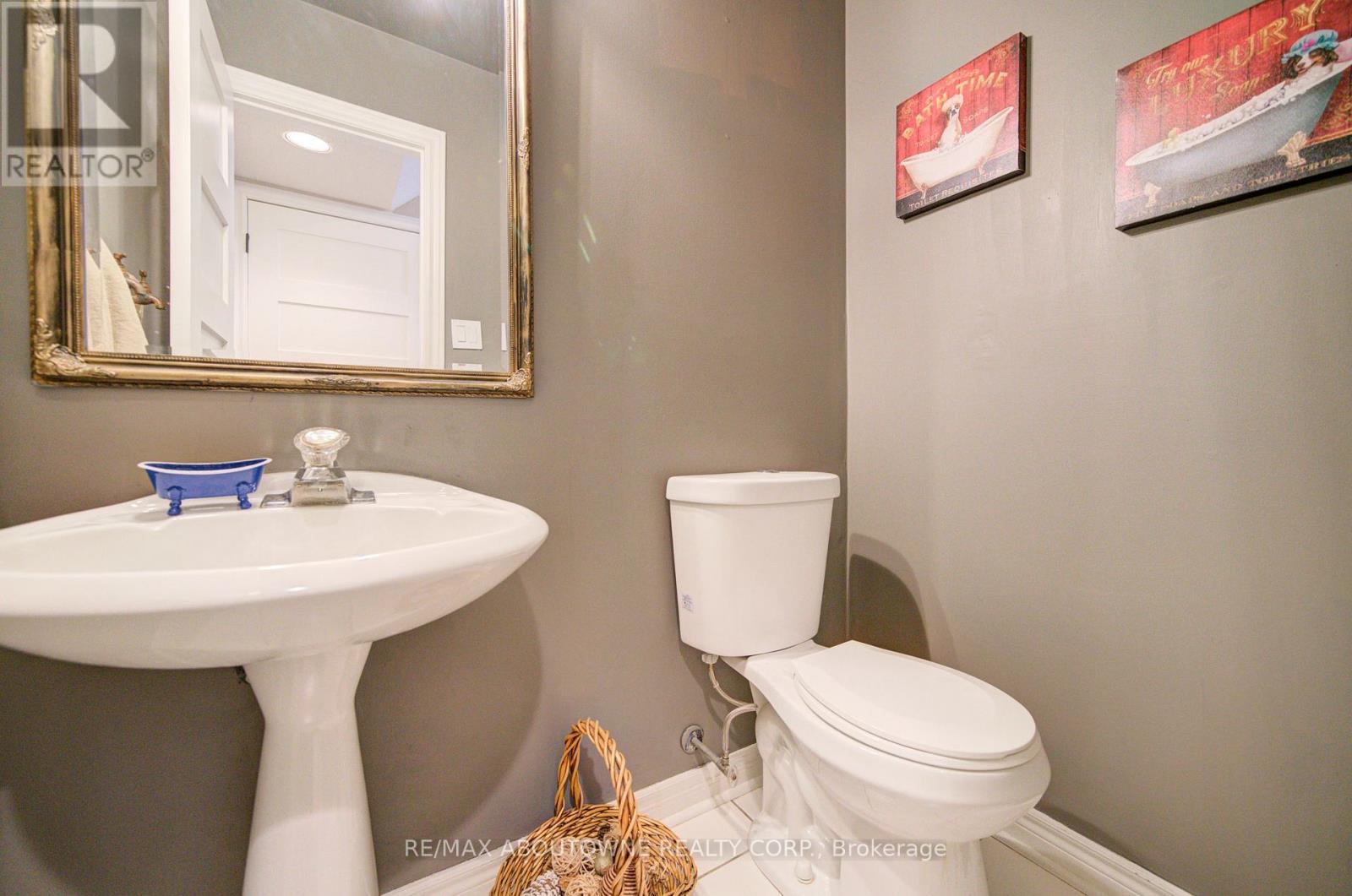 2193 Meadowland Drive, Oakville, ON - Indoor Photo Showing Bathroom