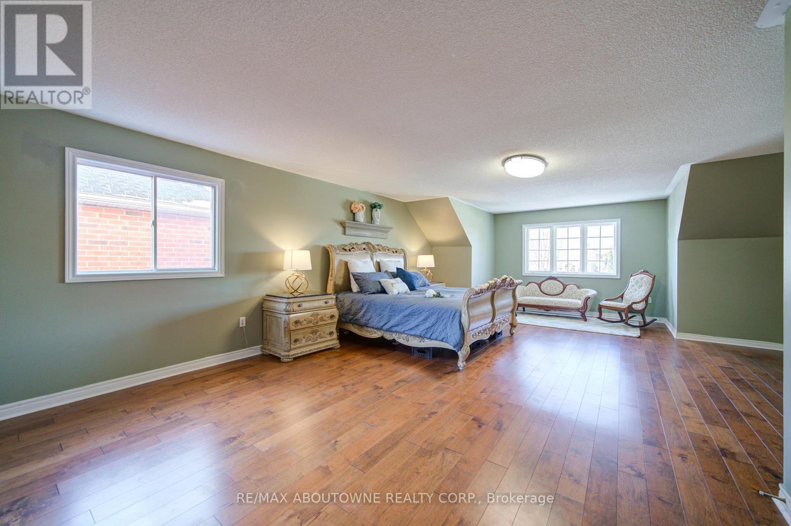 2193 Meadowland Drive, Oakville, ON - Indoor Photo Showing Bedroom