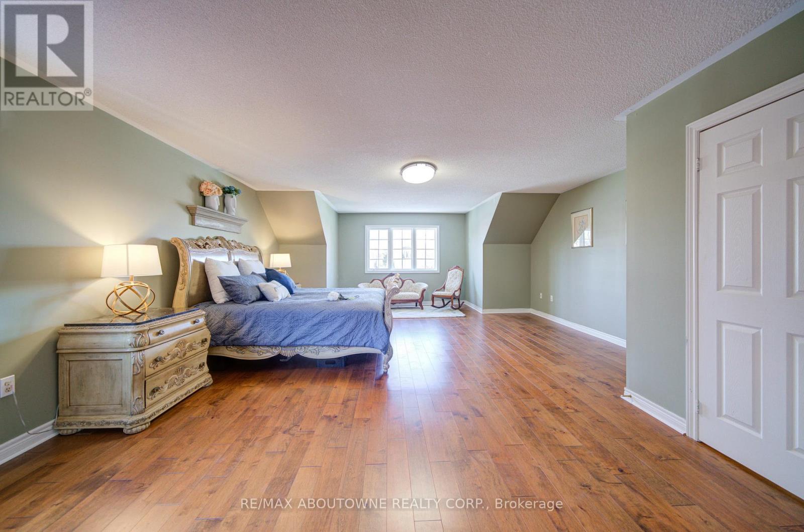 2193 Meadowland Drive, Oakville, ON - Indoor Photo Showing Bedroom