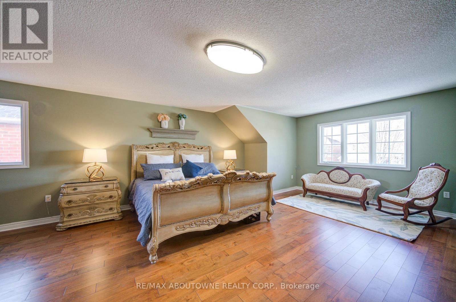 2193 Meadowland Drive, Oakville, ON - Indoor Photo Showing Bedroom