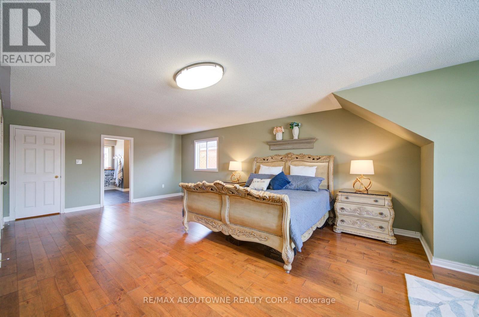 2193 Meadowland Drive, Oakville, ON - Indoor Photo Showing Bedroom