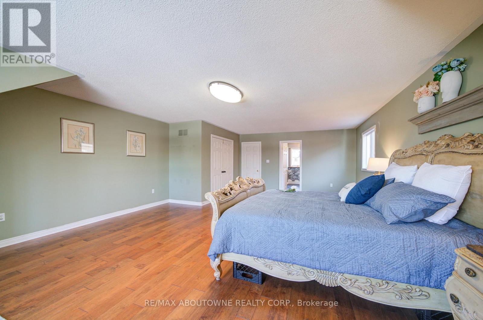 2193 Meadowland Drive, Oakville, ON - Indoor Photo Showing Bedroom