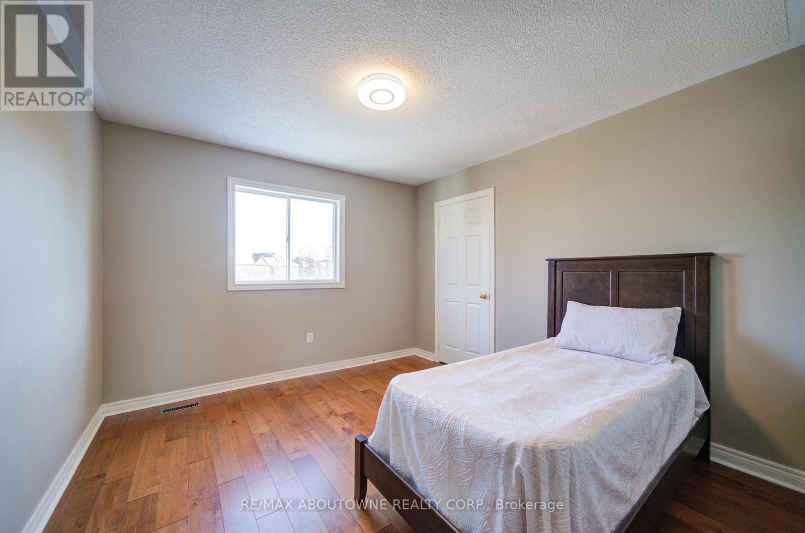 2193 Meadowland Drive, Oakville, ON - Indoor Photo Showing Bedroom