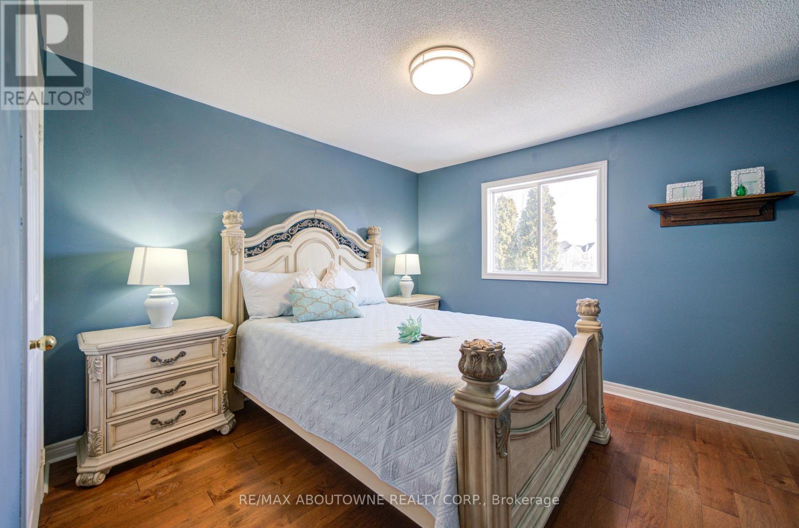 2193 Meadowland Drive, Oakville, ON - Indoor Photo Showing Bedroom