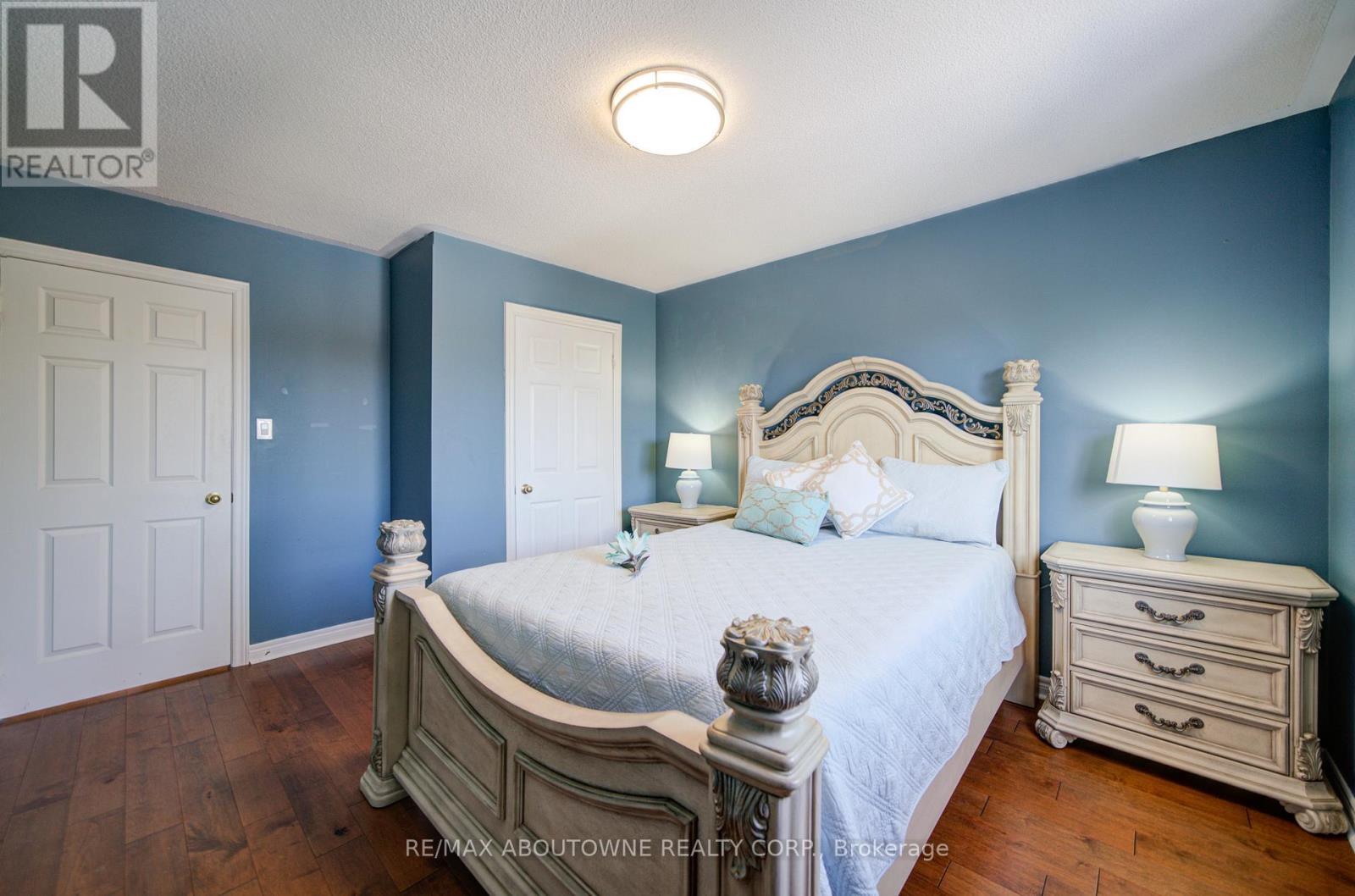 2193 Meadowland Drive, Oakville, ON - Indoor Photo Showing Bedroom