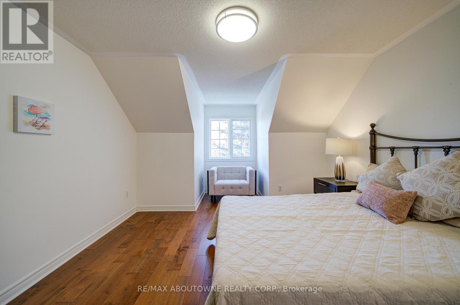 2193 Meadowland Drive, Oakville, ON - Indoor Photo Showing Bedroom