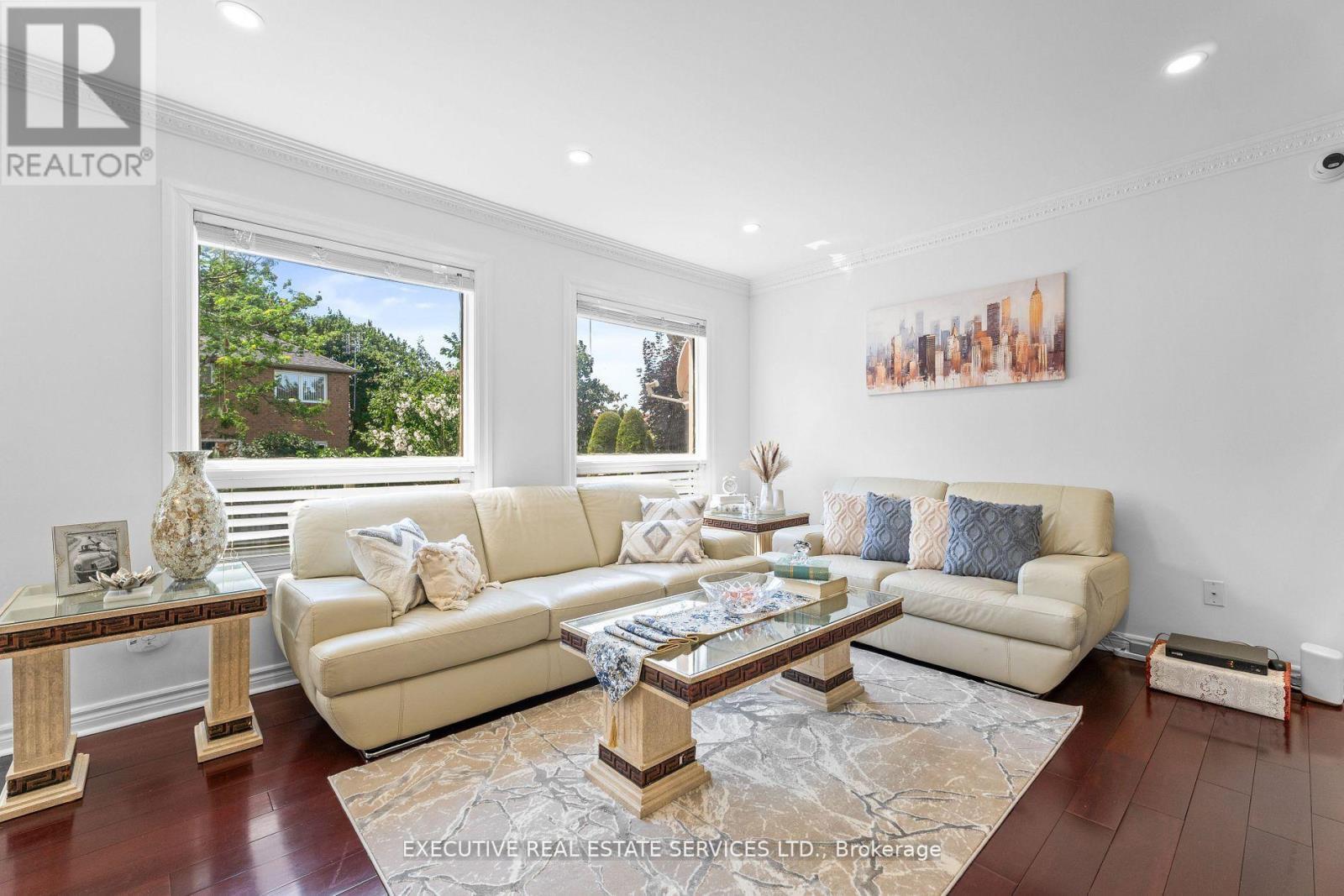 7090 Terragar Boulevard, Mississauga, ON - Indoor Photo Showing Living Room