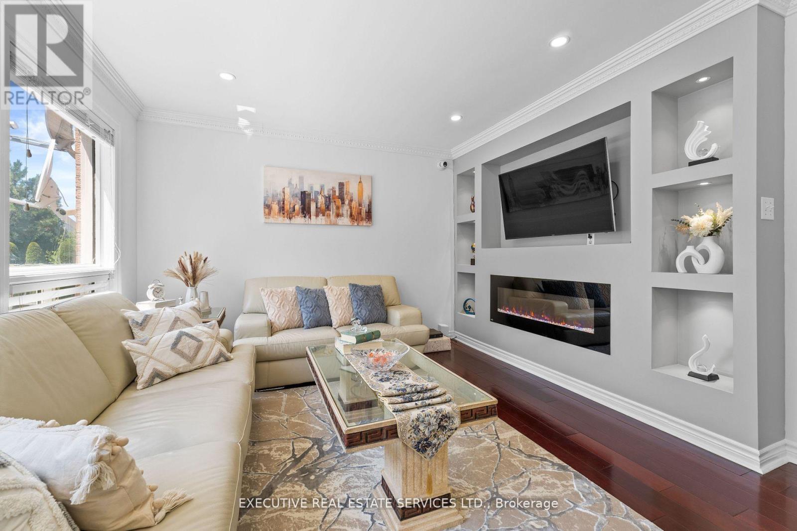 7090 Terragar Boulevard, Mississauga, ON - Indoor Photo Showing Living Room With Fireplace