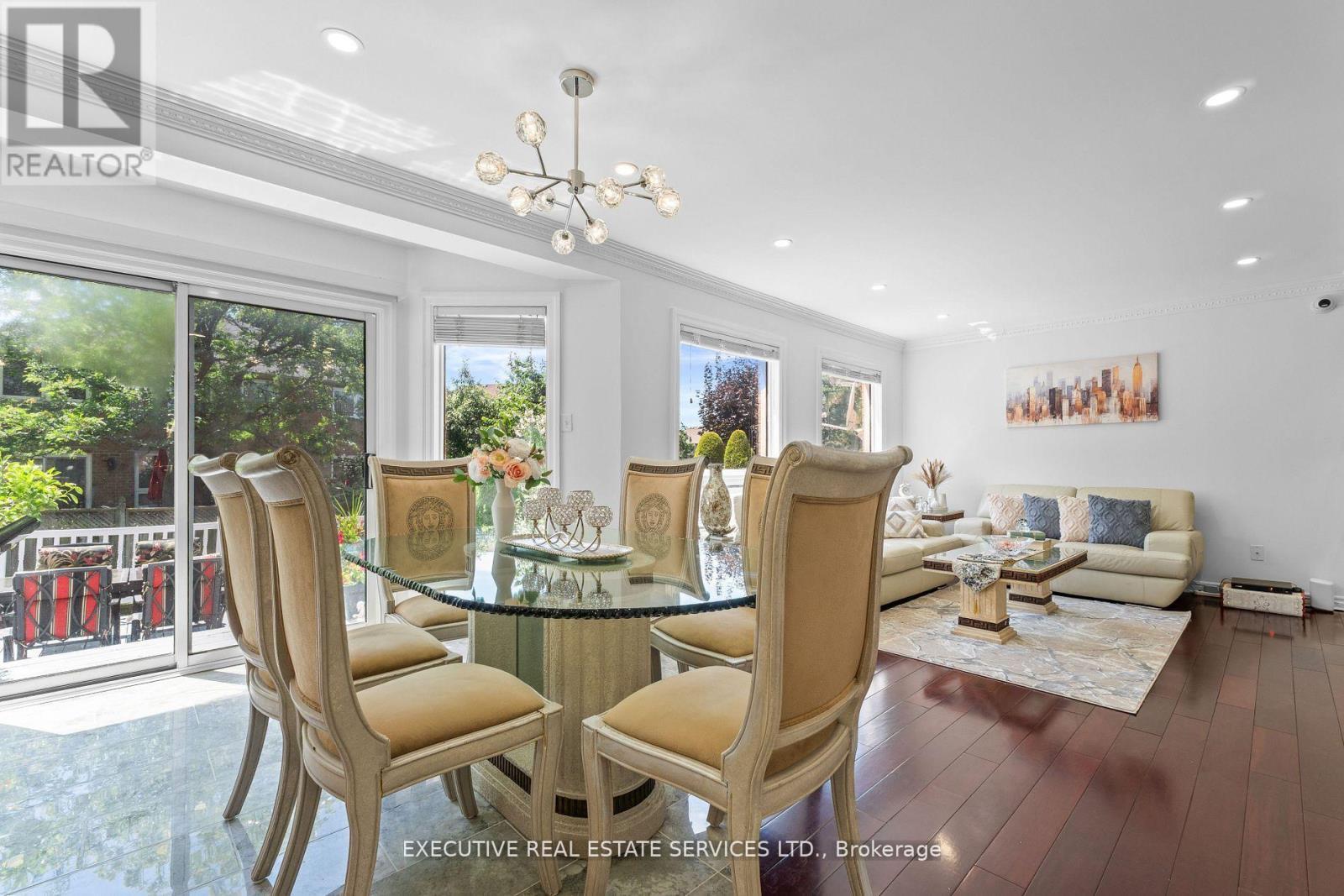 7090 Terragar Boulevard, Mississauga, ON - Indoor Photo Showing Dining Room