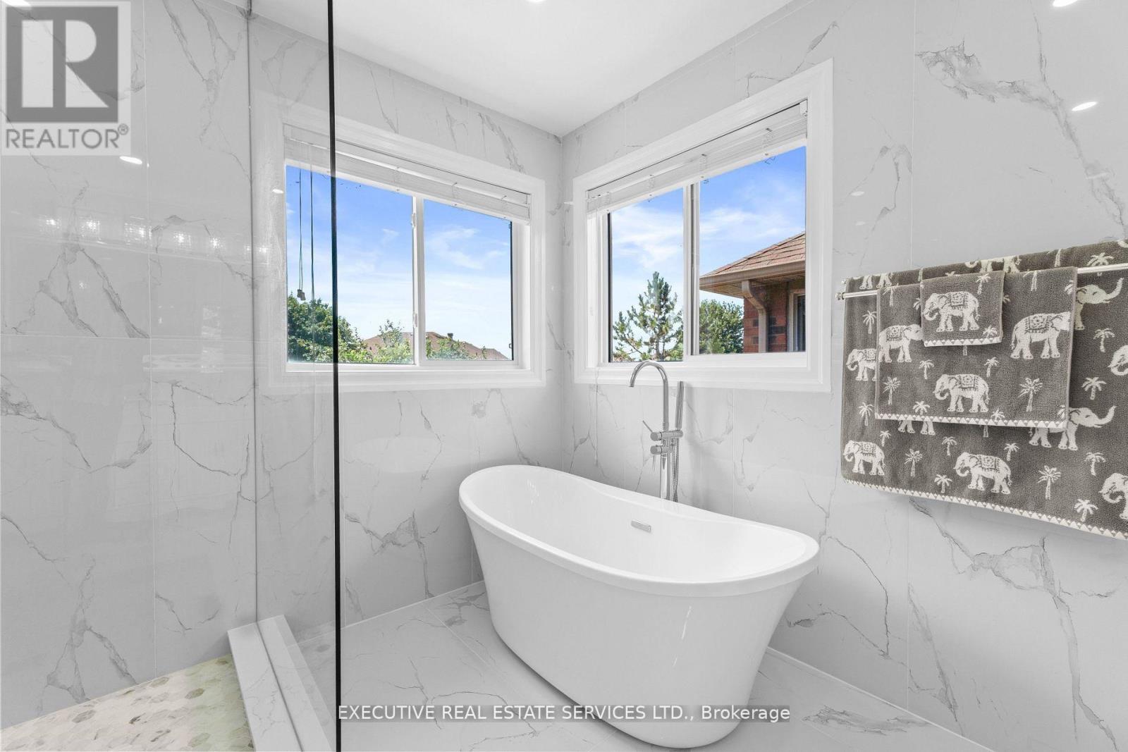 7090 Terragar Boulevard, Mississauga, ON - Indoor Photo Showing Bathroom