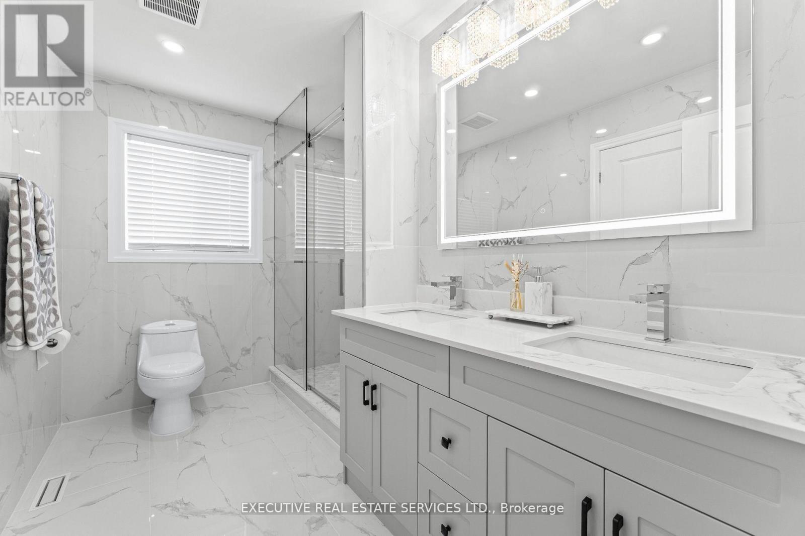 7090 Terragar Boulevard, Mississauga, ON - Indoor Photo Showing Bathroom