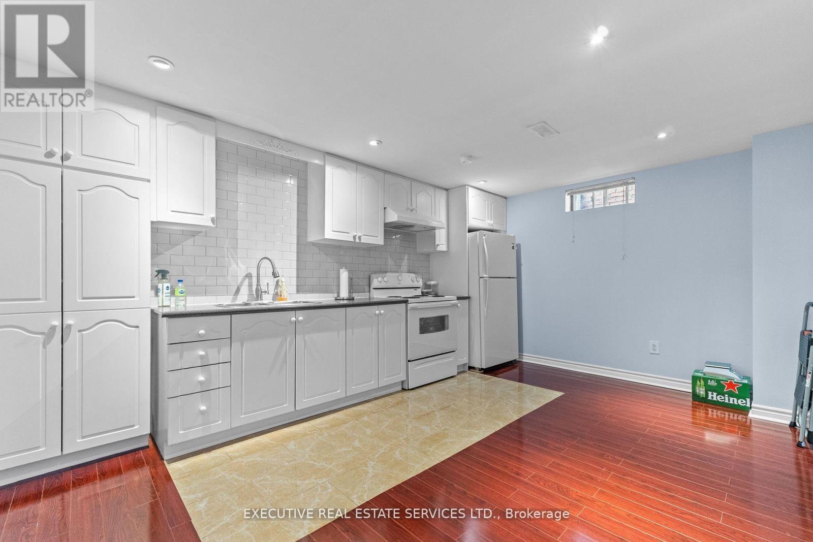 7090 Terragar Boulevard, Mississauga, ON - Indoor Photo Showing Kitchen