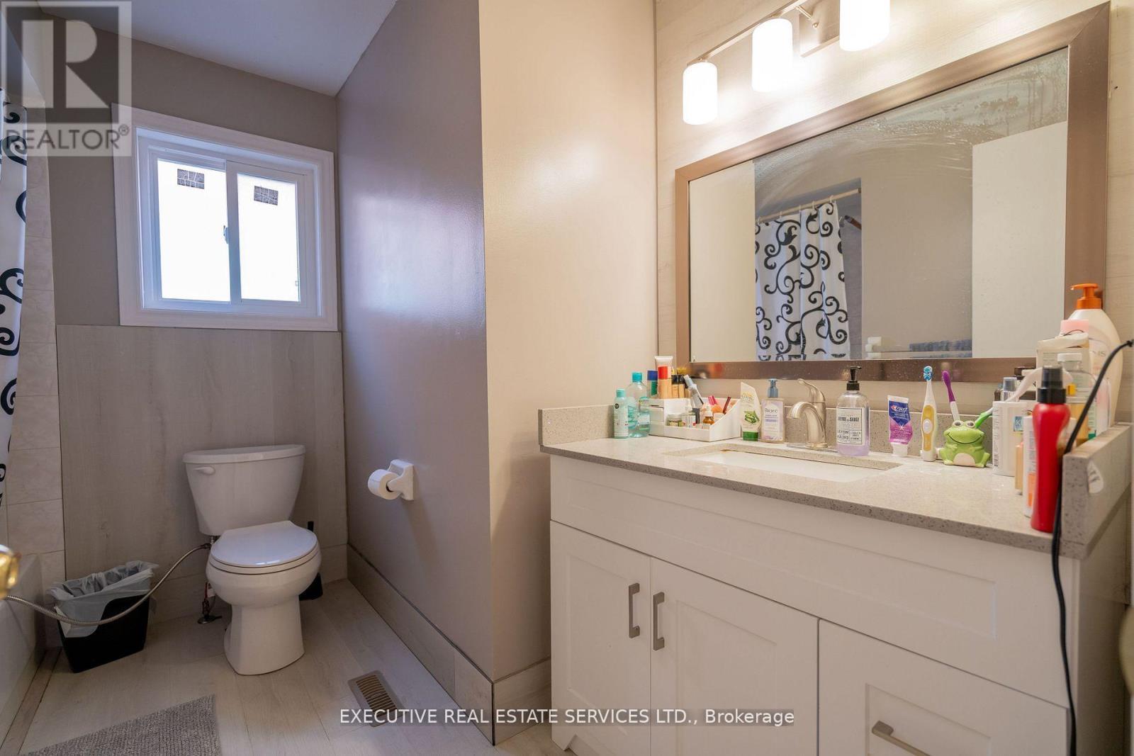 3873 Densbury Drive, Mississauga, ON - Indoor Photo Showing Bathroom