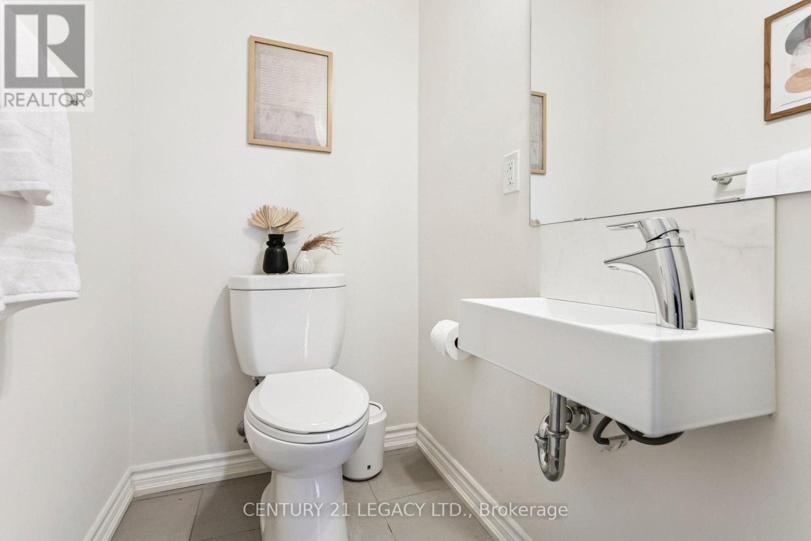 2 - 80 Eastwood Park Gardens, Toronto, ON - Indoor Photo Showing Bathroom