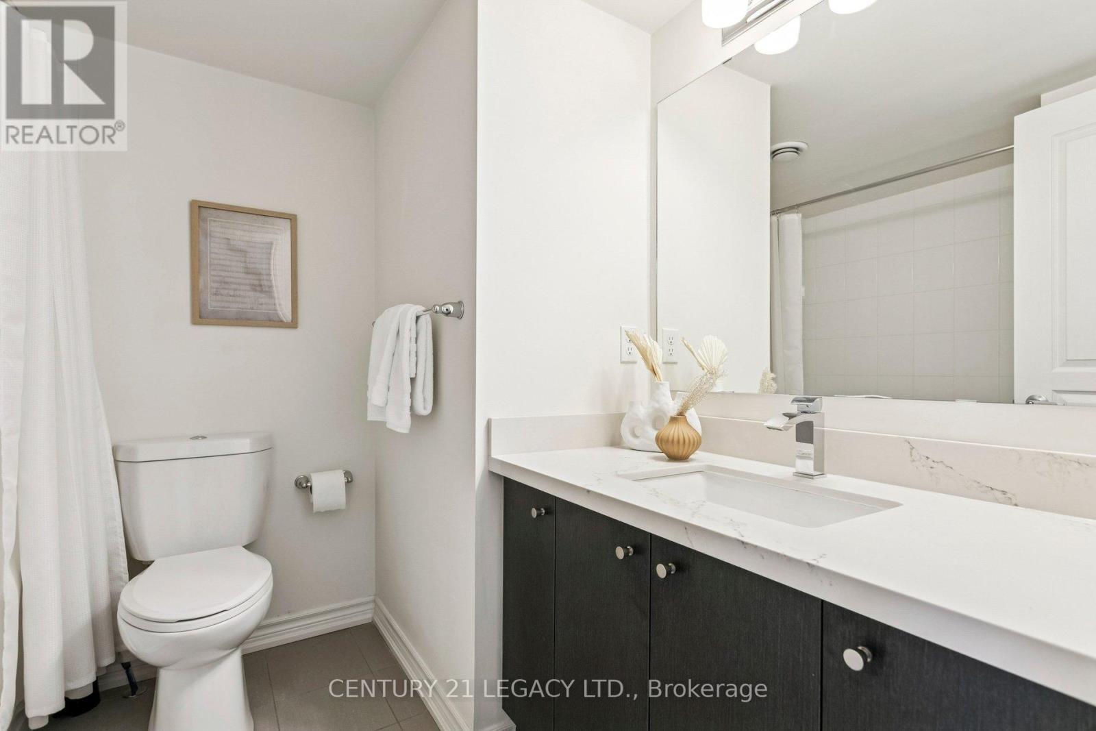 2 - 80 Eastwood Park Gardens, Toronto, ON - Indoor Photo Showing Bathroom