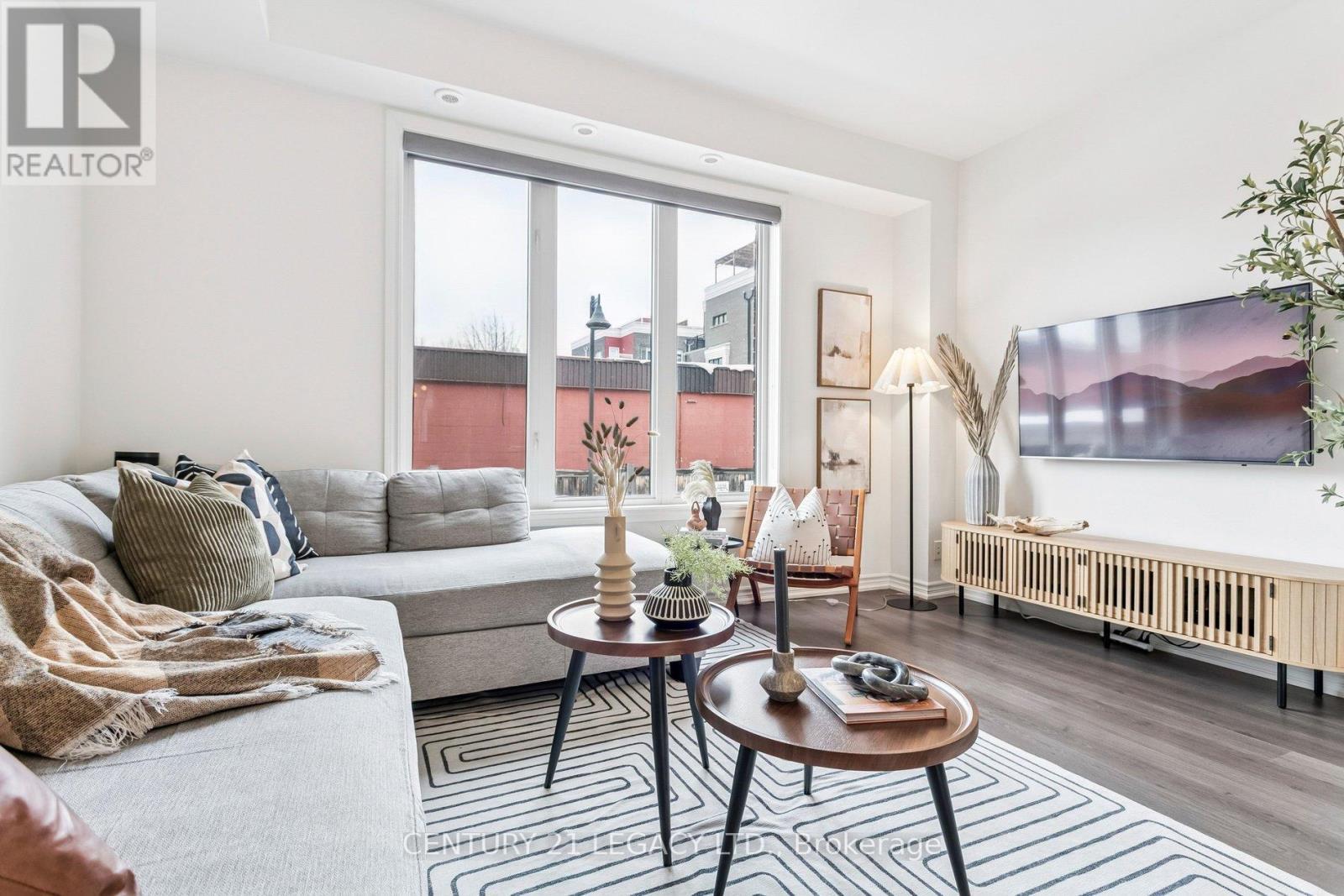 Beautiful Living Room - 2 - 80 Eastwood Park Gardens, Toronto, ON - Indoor Photo Showing Living Room