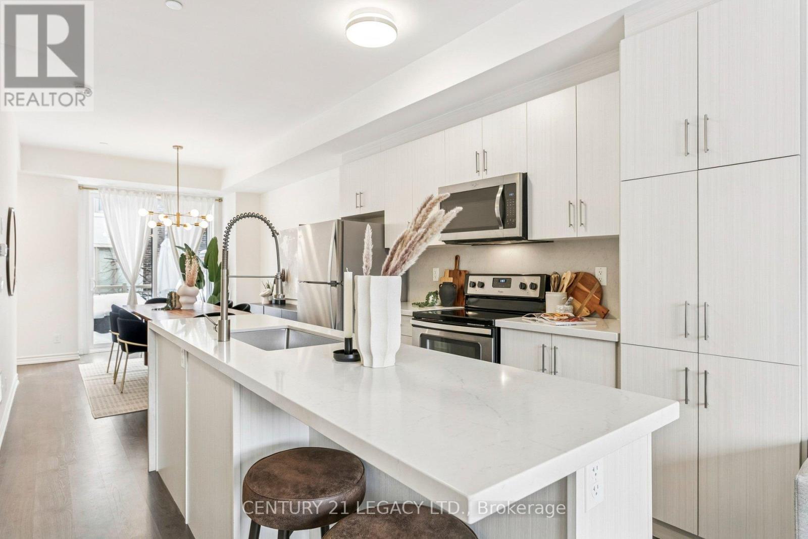 Modern countertops - 2 - 80 Eastwood Park Gardens, Toronto, ON - Indoor Photo Showing Kitchen With Upgraded Kitchen