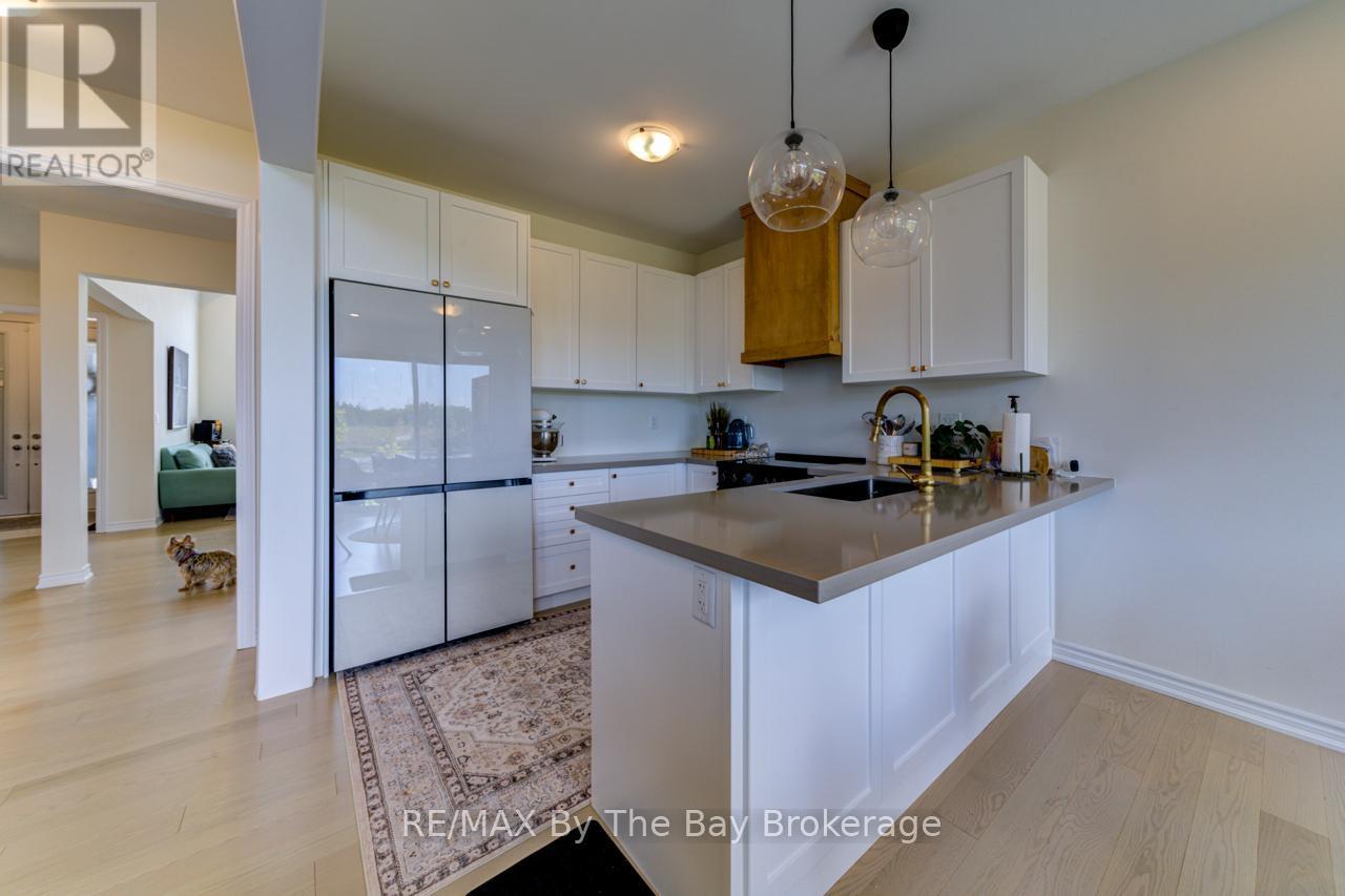 33 Nicort Road, Wasaga Beach, ON - Indoor Photo Showing Kitchen