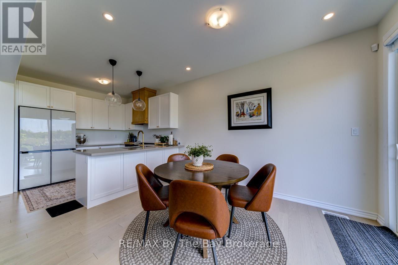 33 Nicort Road, Wasaga Beach, ON - Indoor Photo Showing Dining Room