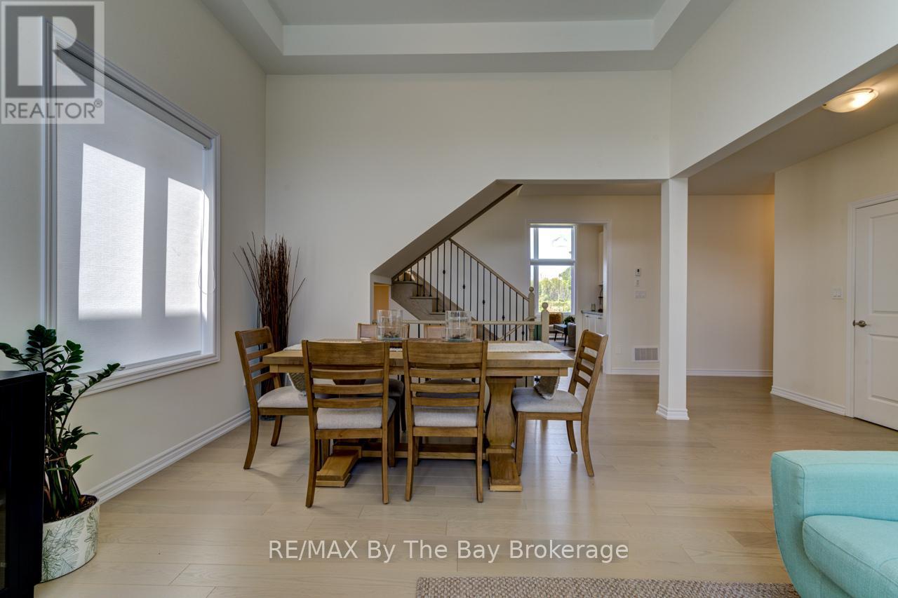 33 Nicort Road, Wasaga Beach, ON - Indoor Photo Showing Dining Room