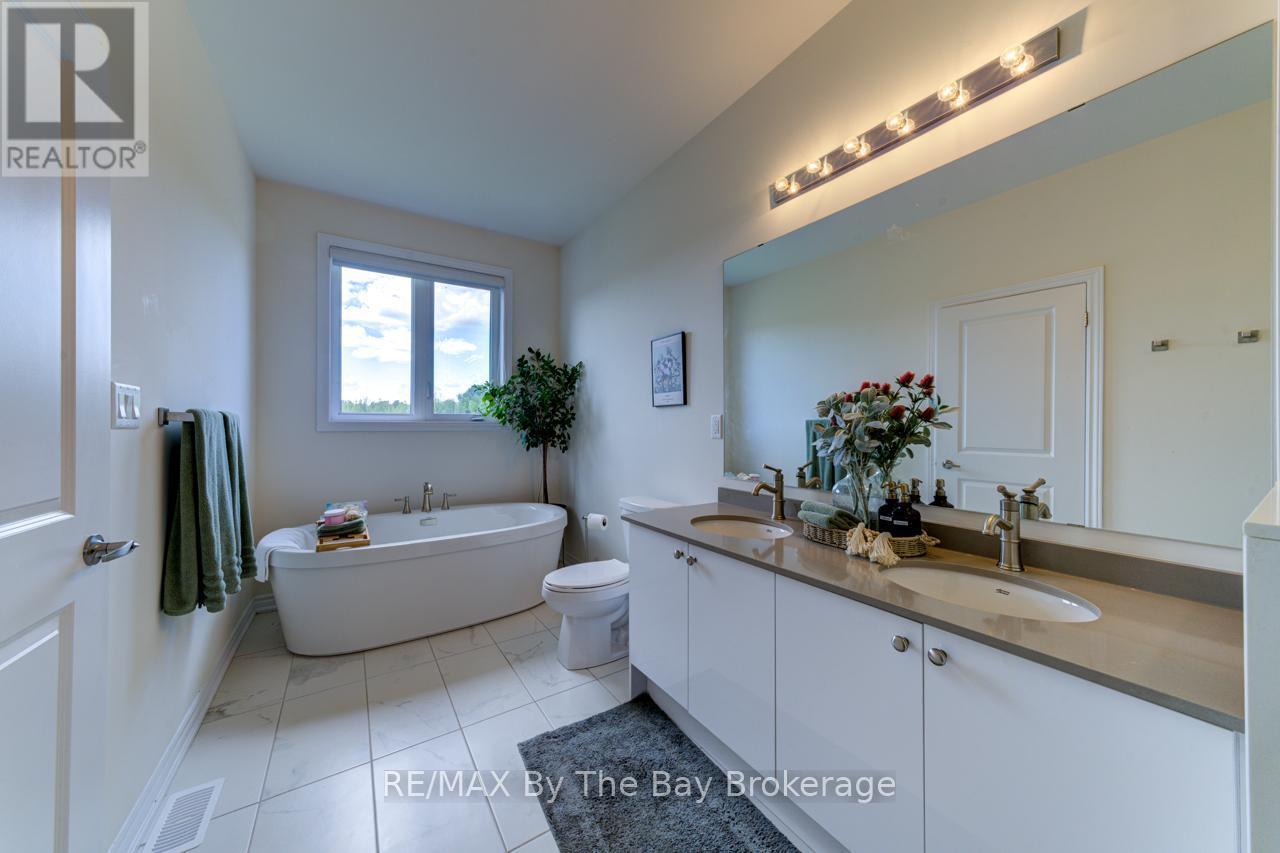 33 Nicort Road, Wasaga Beach, ON - Indoor Photo Showing Bathroom