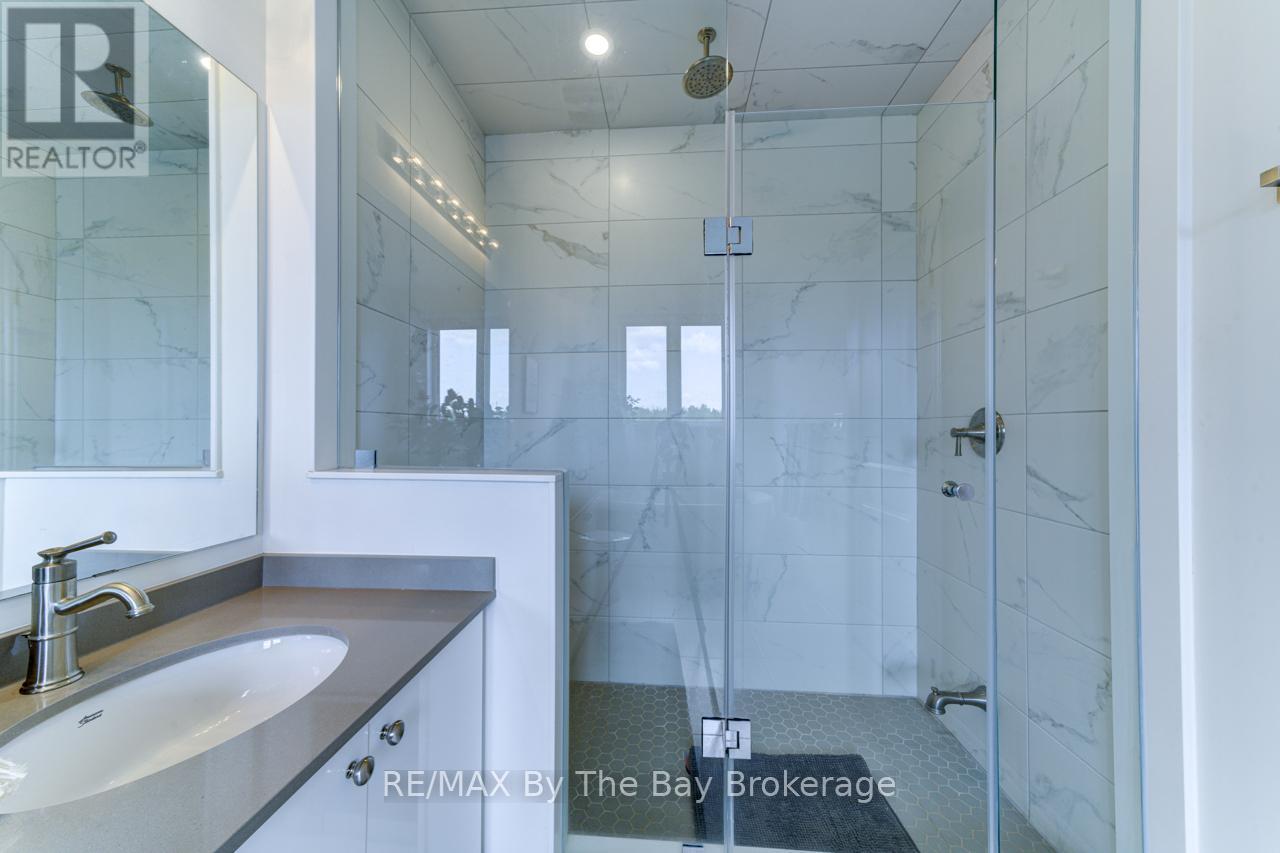 33 Nicort Road, Wasaga Beach, ON - Indoor Photo Showing Bathroom