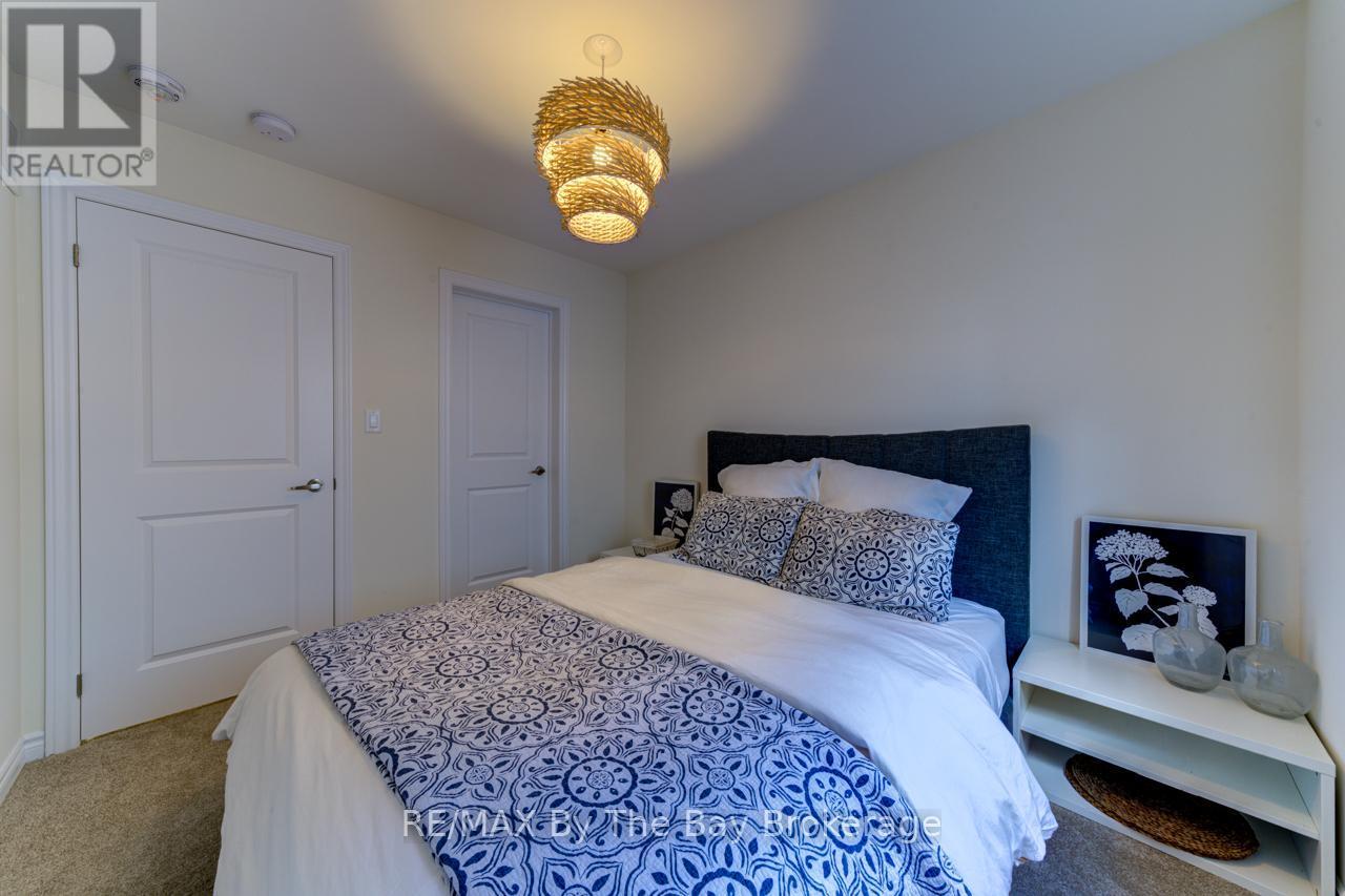 33 Nicort Road, Wasaga Beach, ON - Indoor Photo Showing Bedroom