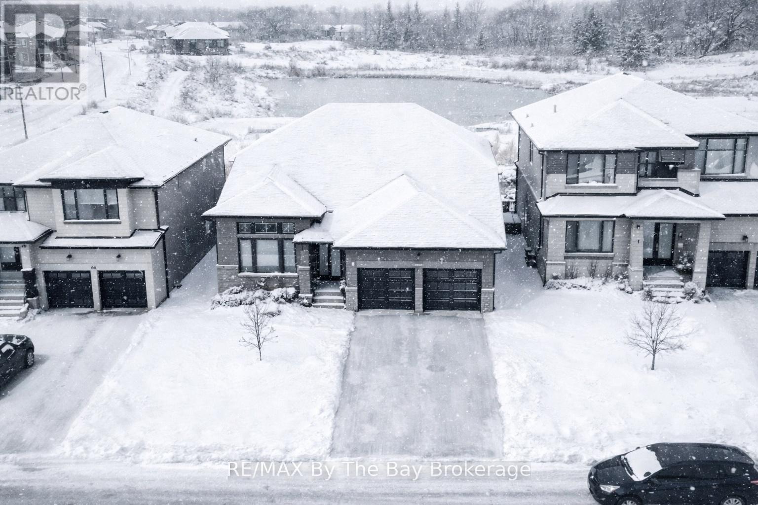 33 Nicort Road, Wasaga Beach, ON - Outdoor With Facade
