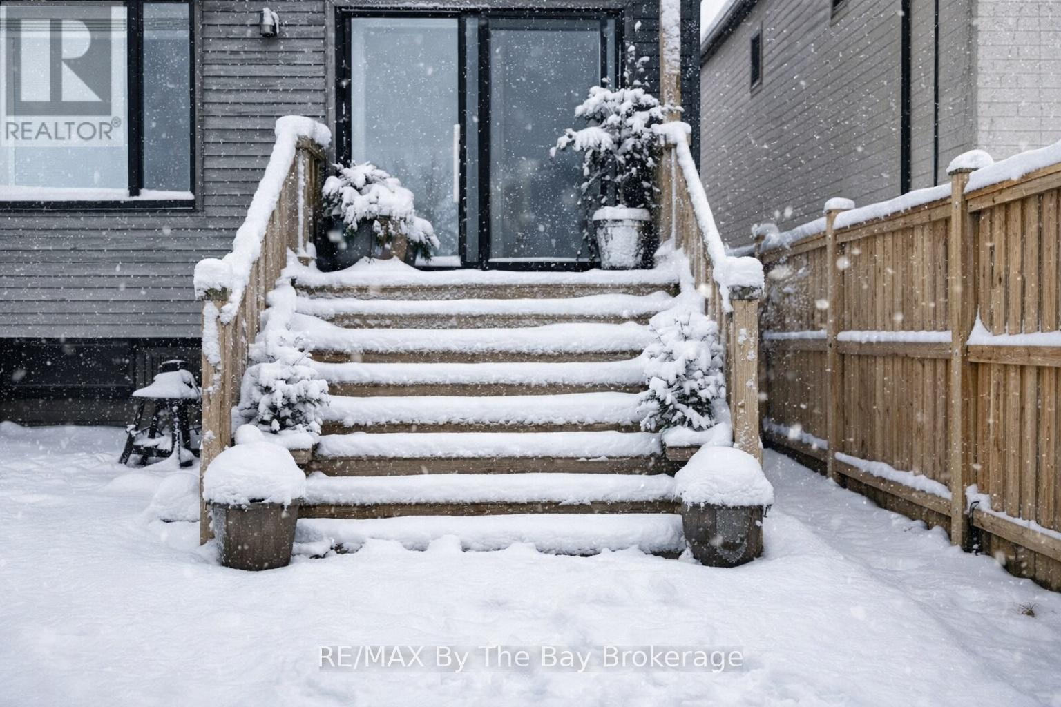 33 Nicort Road, Wasaga Beach, ON - Outdoor