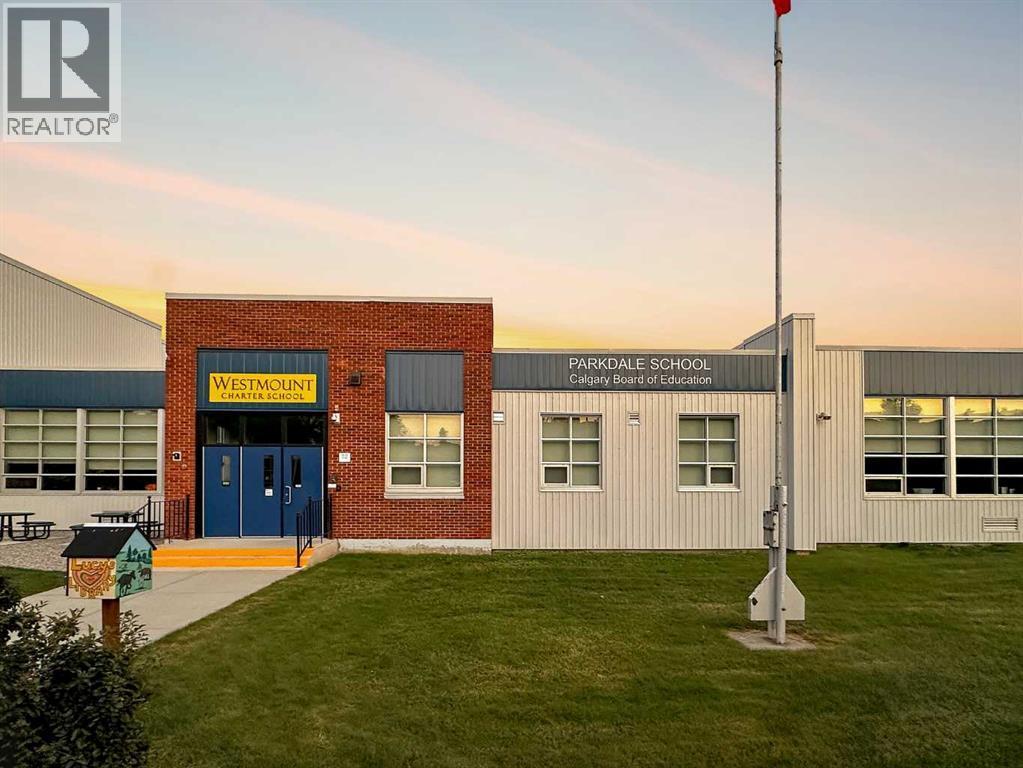 2716 3 Avenue Nw, Calgary, AB - Outdoor