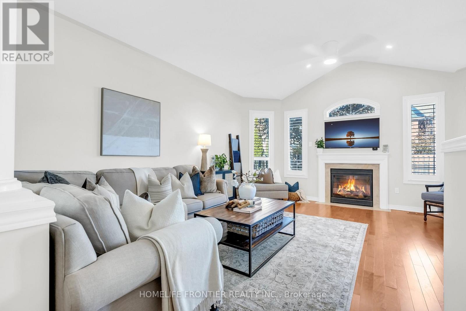 73 Kenilworth Crescent, Whitby, ON - Indoor Photo Showing Living Room With Fireplace