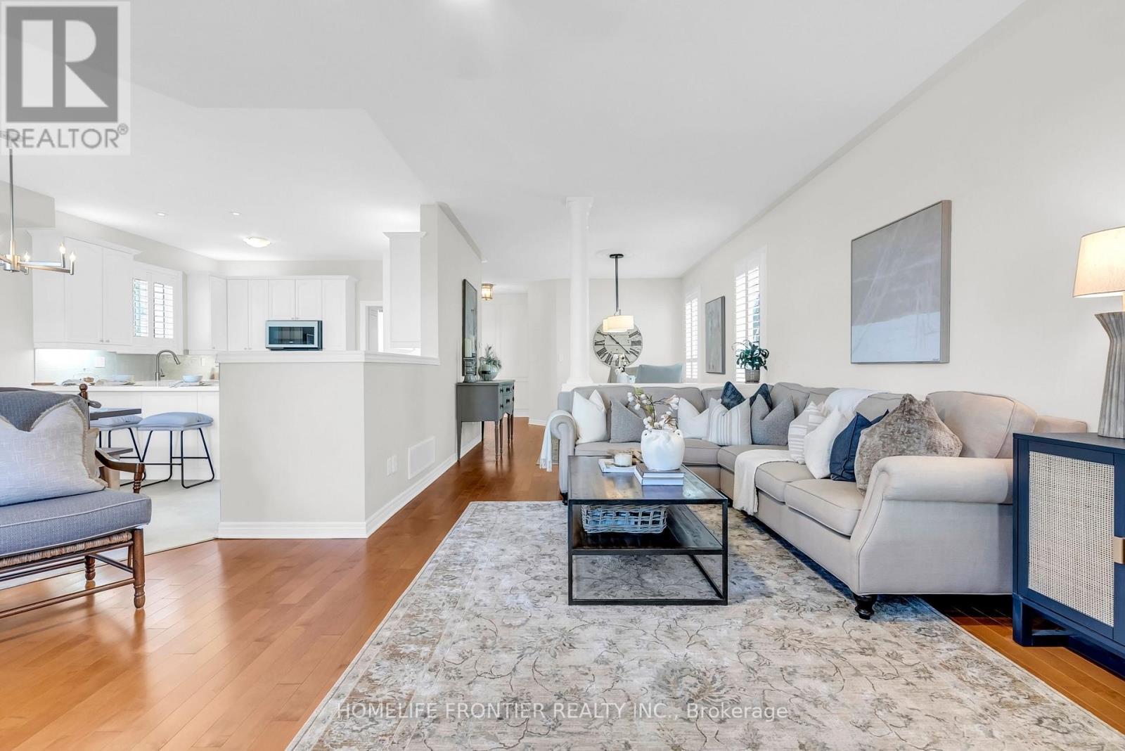 73 Kenilworth Crescent, Whitby, ON - Indoor Photo Showing Living Room