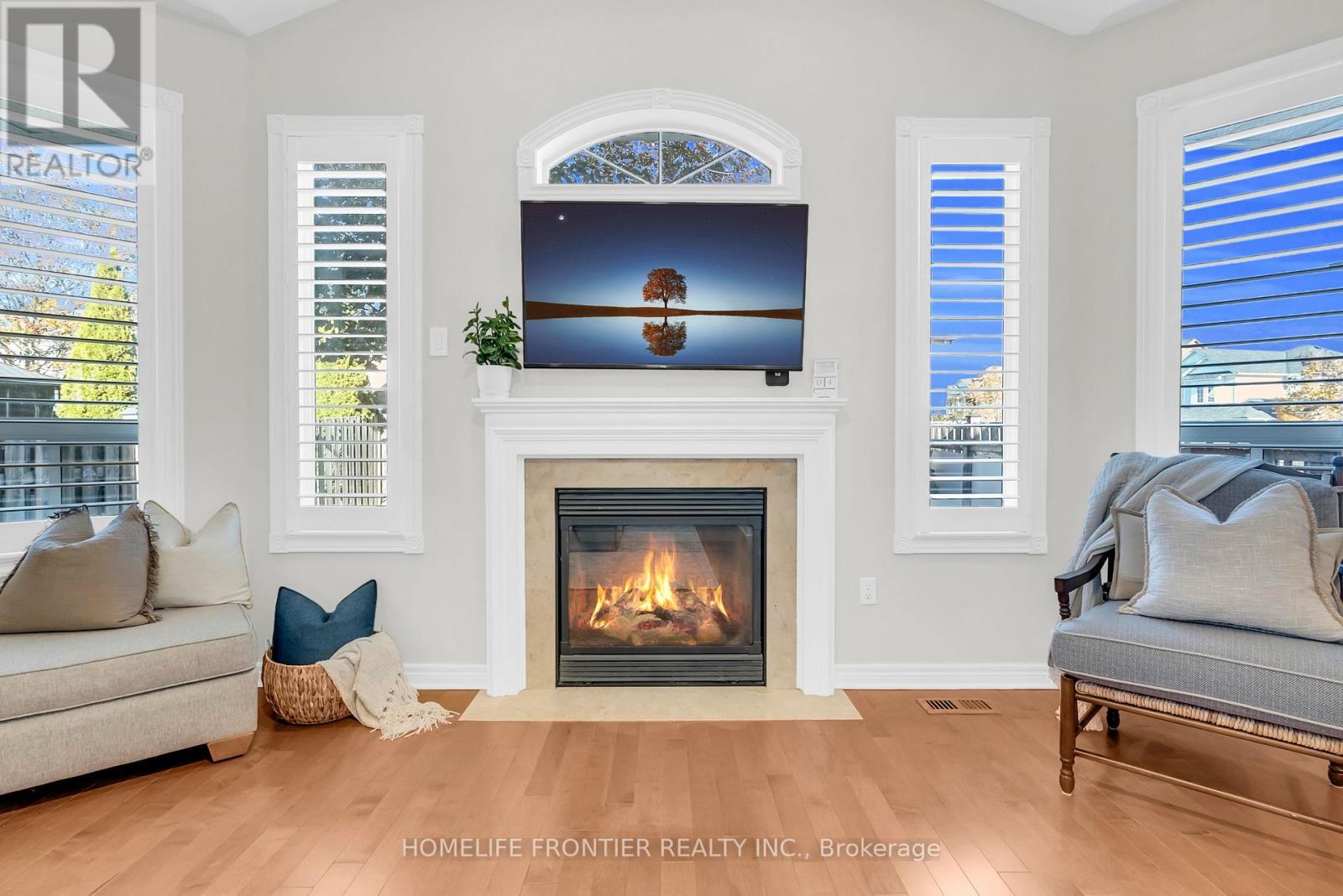 73 Kenilworth Crescent, Whitby, ON - Indoor Photo Showing Living Room With Fireplace
