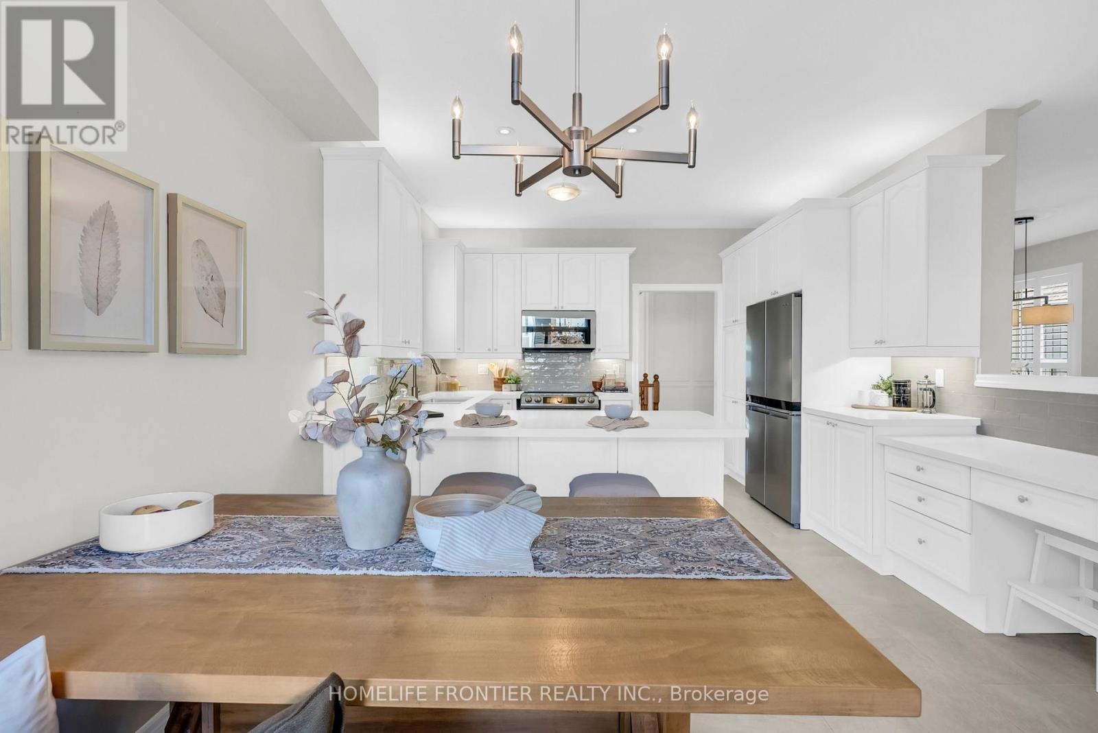 73 Kenilworth Crescent, Whitby, ON - Indoor Photo Showing Kitchen With Upgraded Kitchen