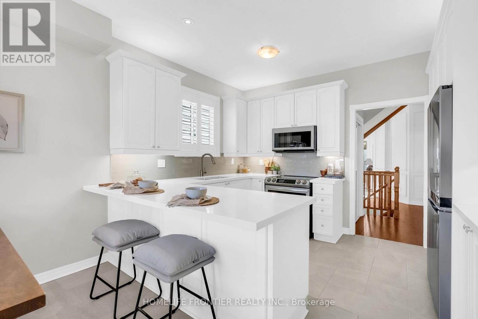 73 Kenilworth Crescent, Whitby, ON - Indoor Photo Showing Kitchen
