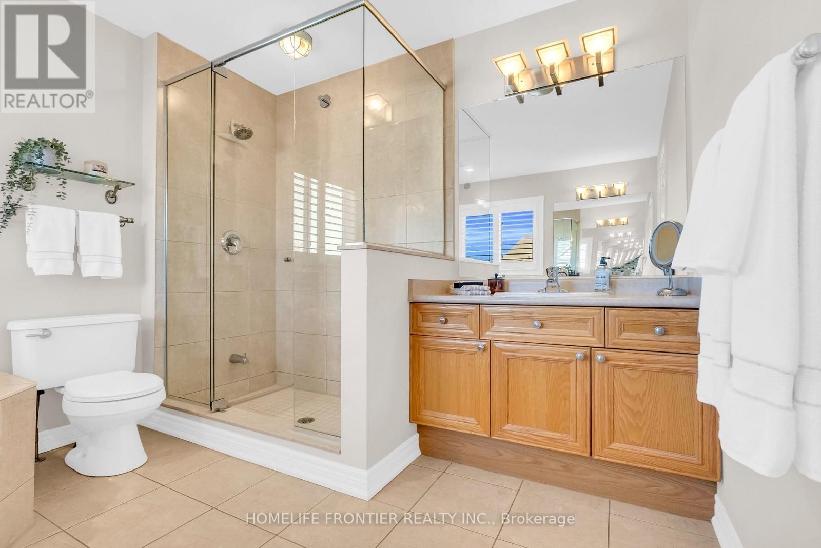 73 Kenilworth Crescent, Whitby, ON - Indoor Photo Showing Bathroom