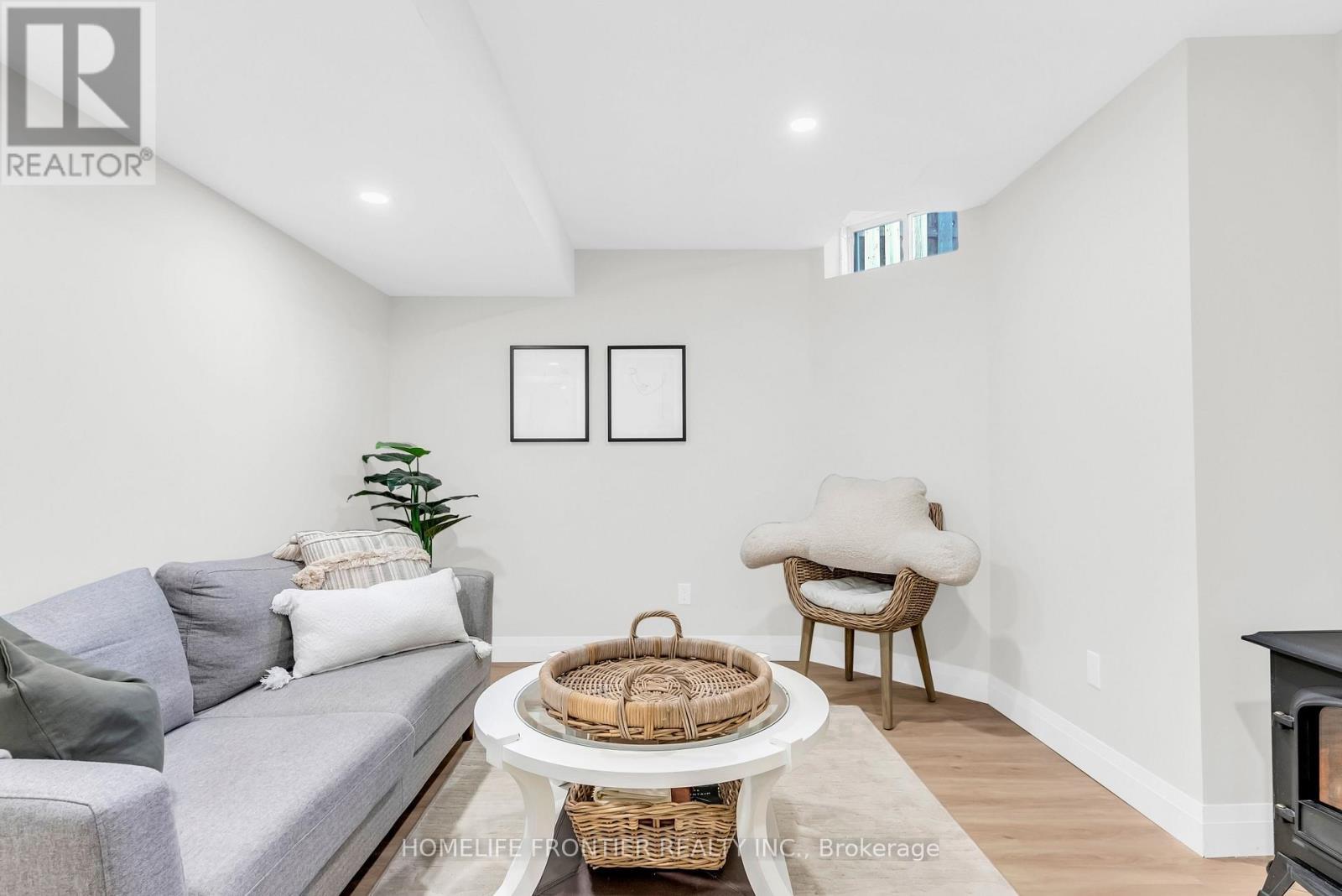 73 Kenilworth Crescent, Whitby, ON - Indoor