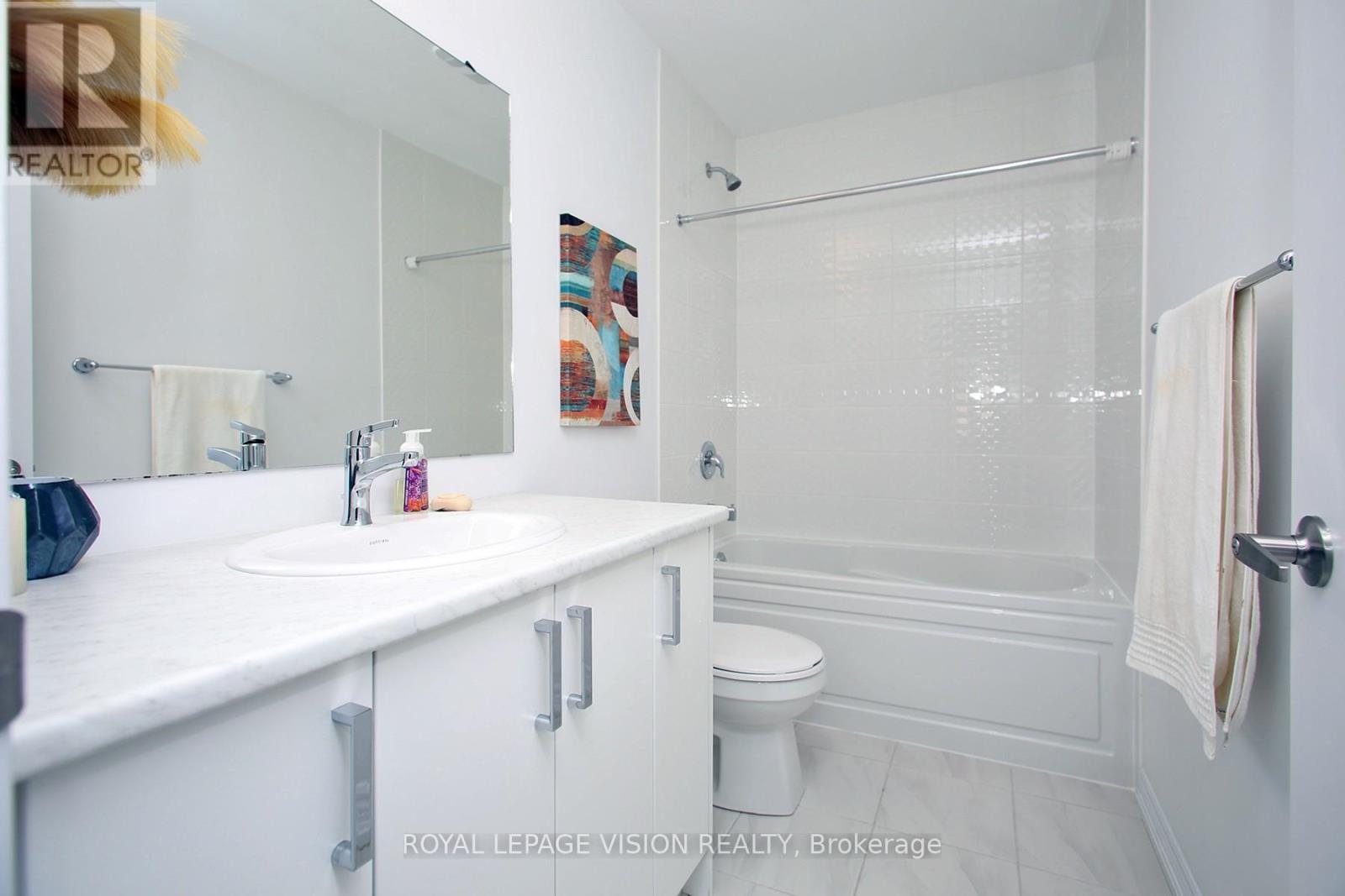 21 Sorbara Way, Whitby, ON - Indoor Photo Showing Bathroom