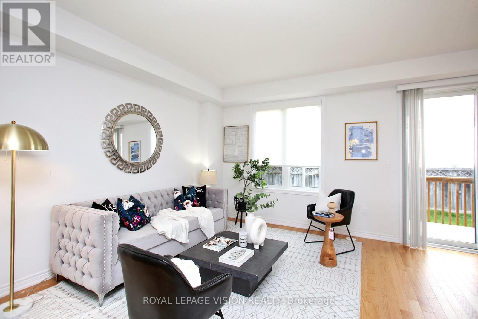 21 Sorbara Way, Whitby, ON - Indoor Photo Showing Living Room