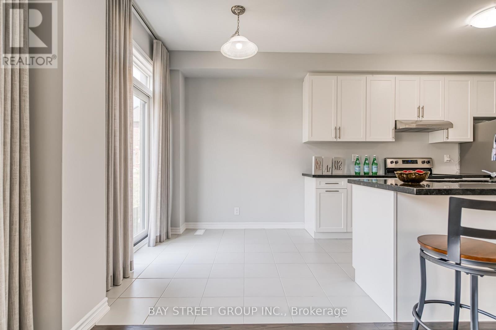 32 Jessica Antonella Street, Markham, ON - Indoor Photo Showing Kitchen
