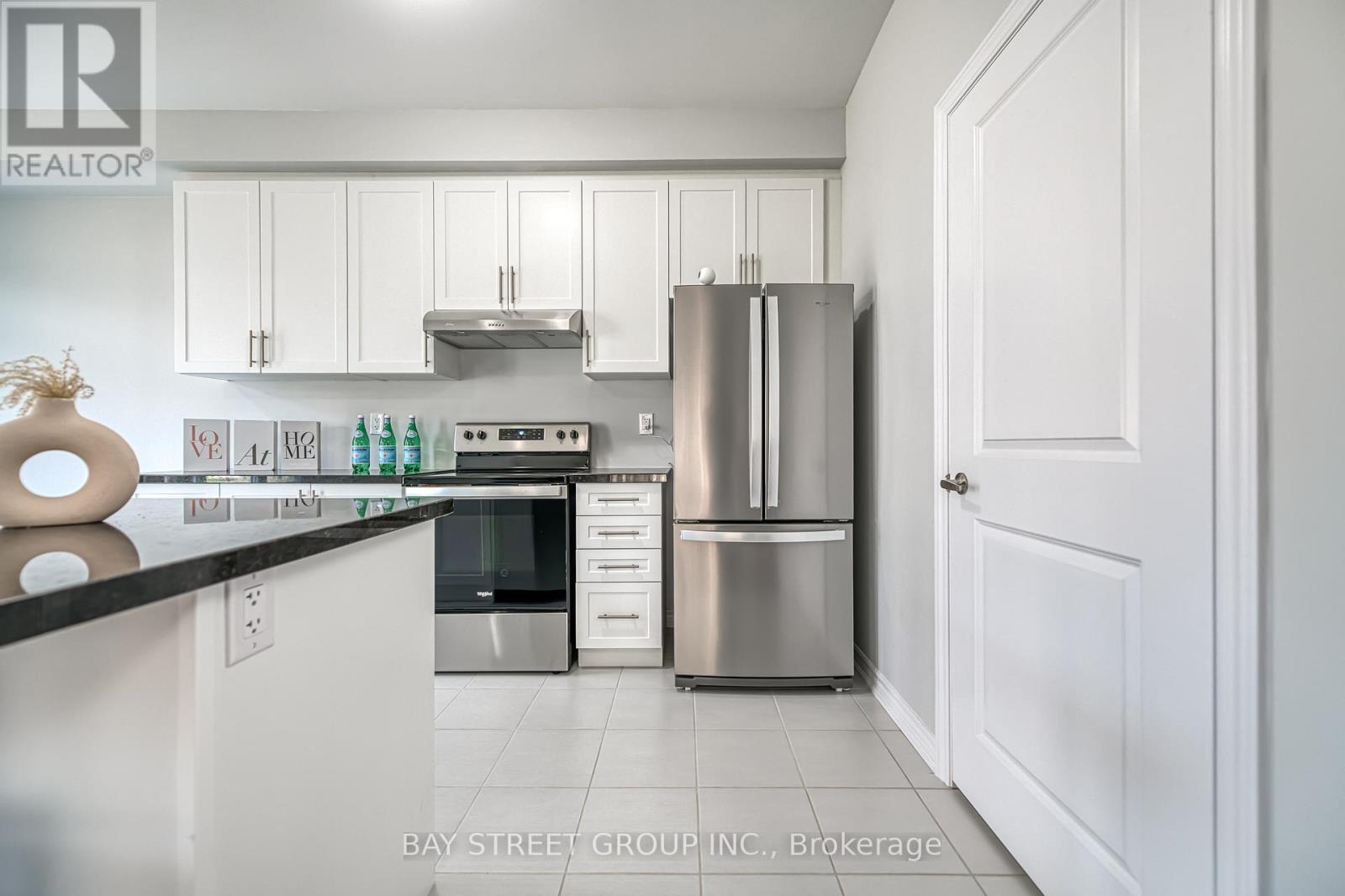 32 Jessica Antonella Street, Markham, ON - Indoor Photo Showing Kitchen With Stainless Steel Kitchen