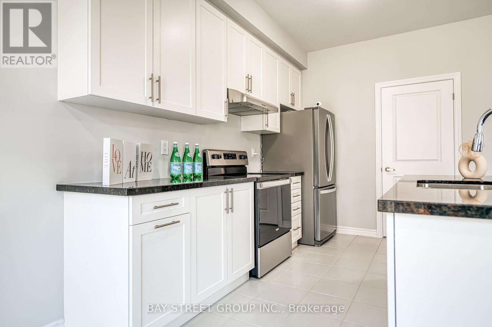 32 Jessica Antonella Street, Markham, ON - Indoor Photo Showing Kitchen With Stainless Steel Kitchen