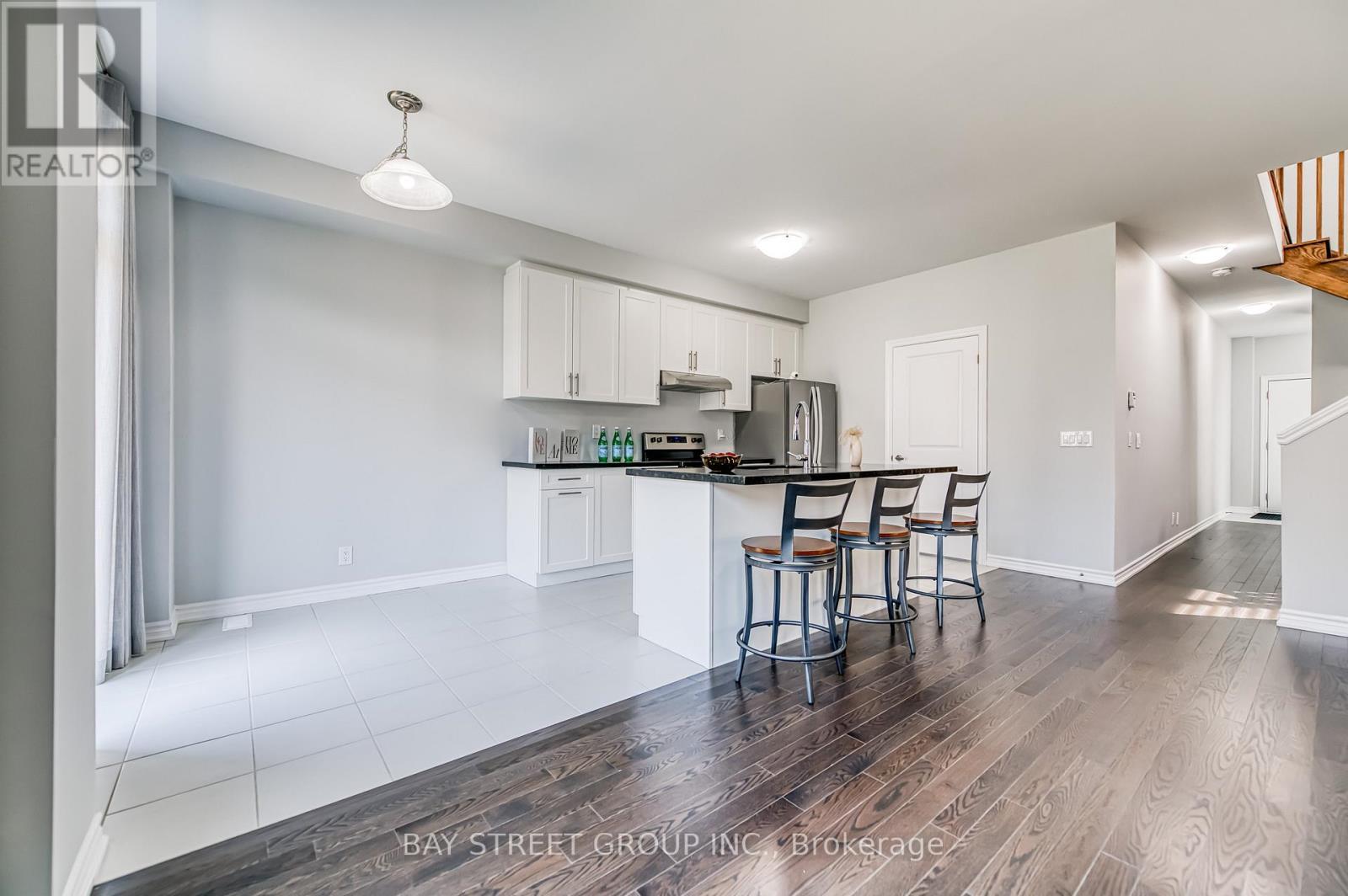 32 Jessica Antonella Street, Markham, ON - Indoor Photo Showing Kitchen