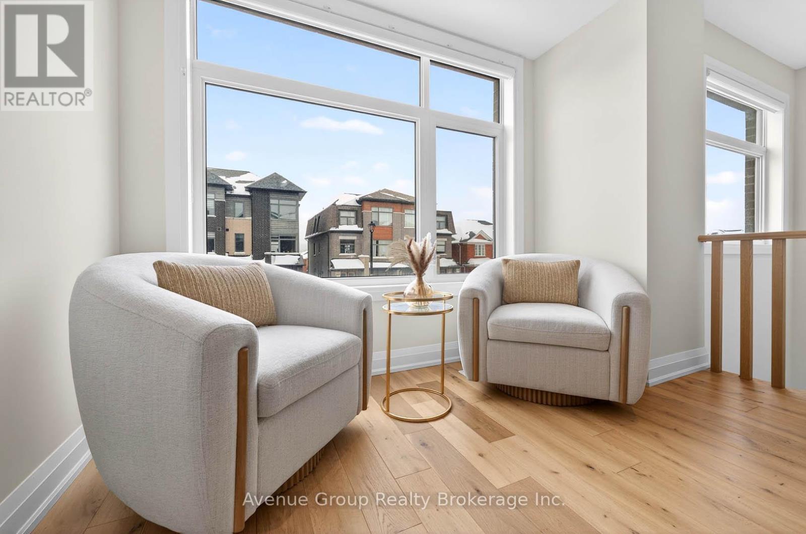 919 Isaac Phillips Way, Newmarket, ON - Indoor Photo Showing Living Room